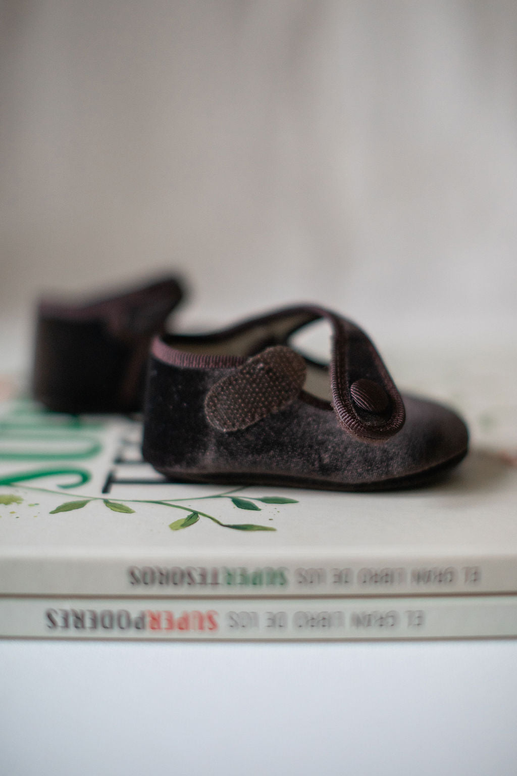 Mary Jane pram shoes in chocolate velvet