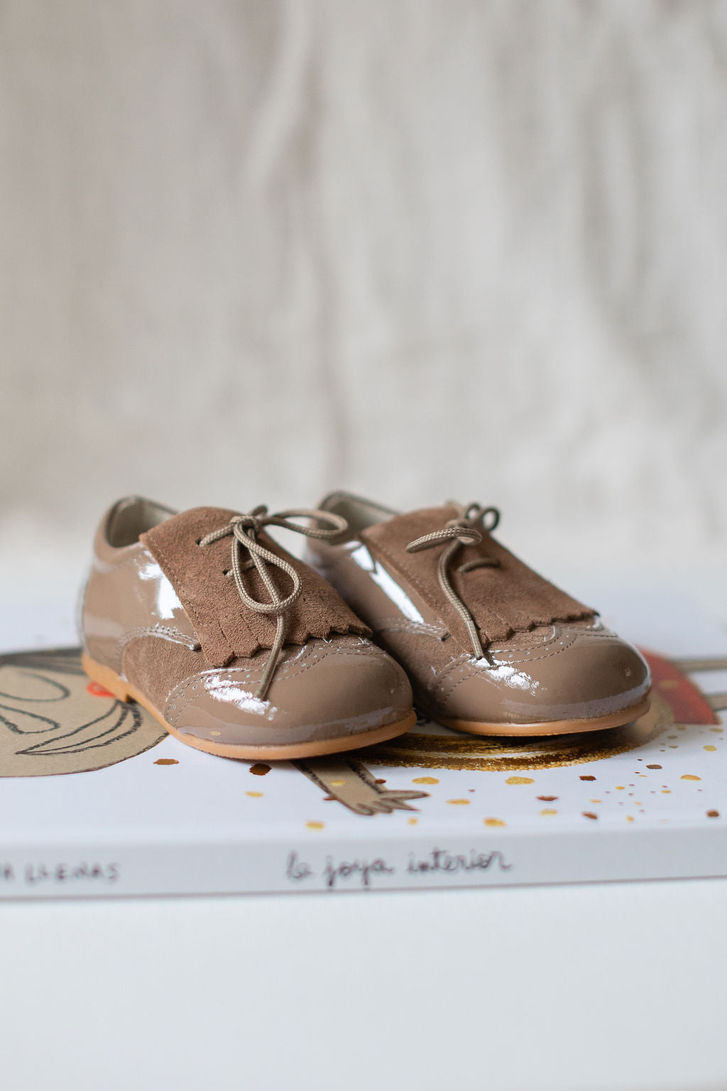 Fringe shoes in camel