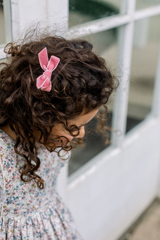 Bow velvet hairclip