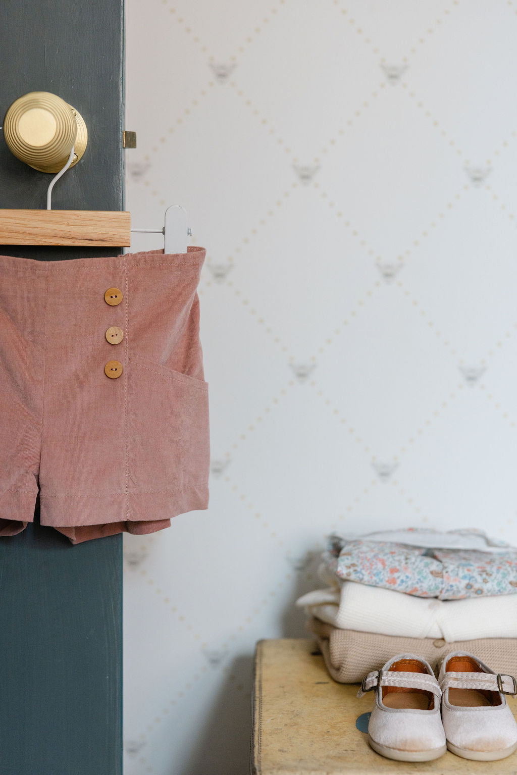 Corduroy buttons front shorts