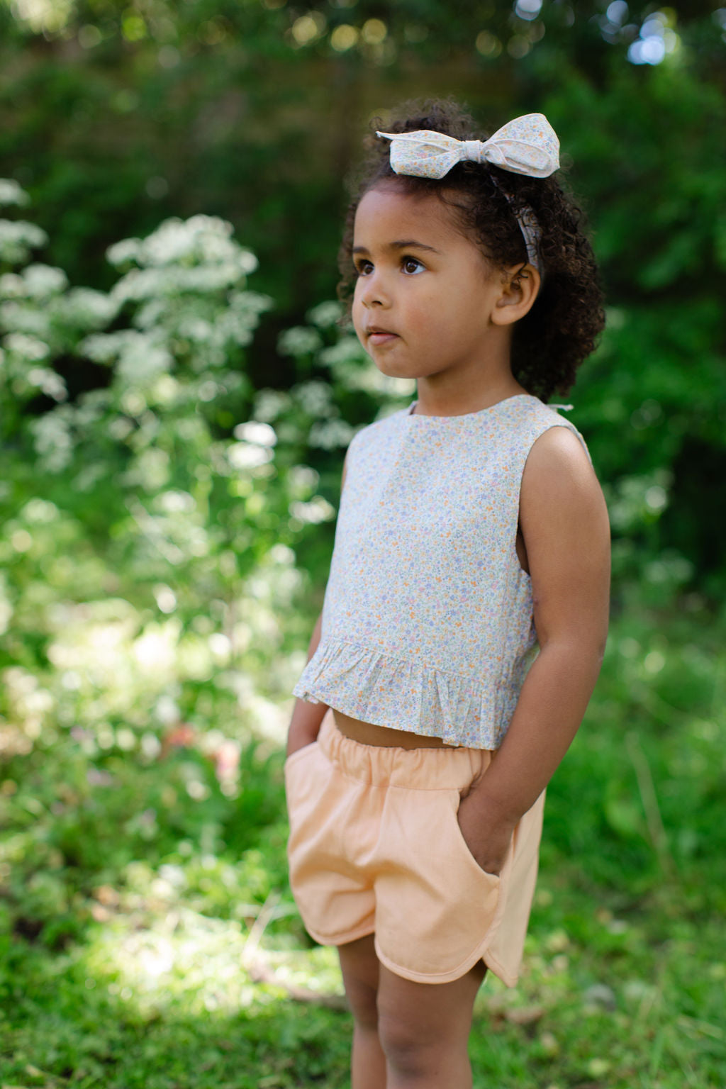 Bow-tie sleeveless shirt