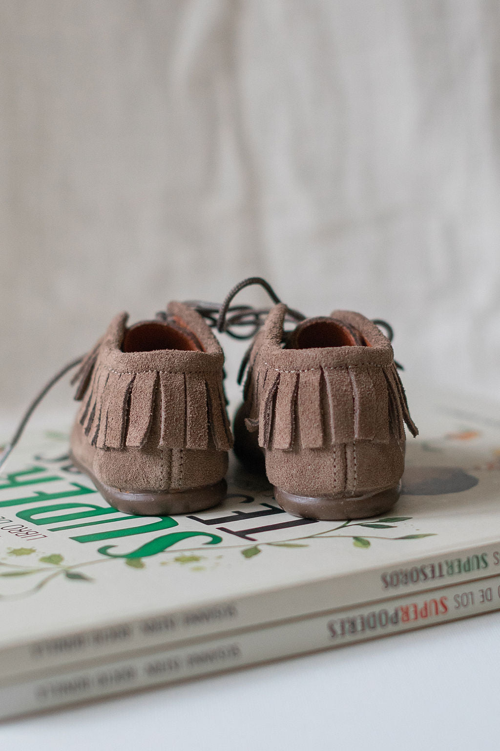 Boots in taupe with fringe