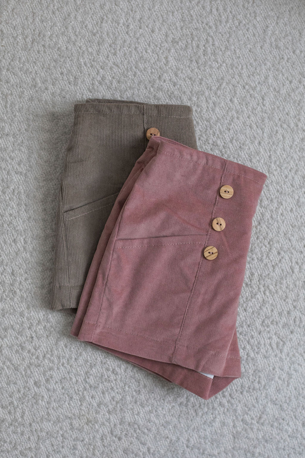 Corduroy buttons front shorts