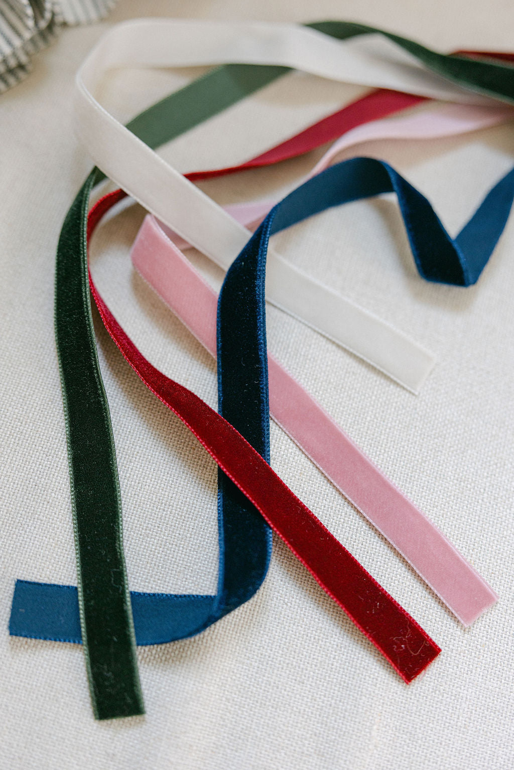 Bow velvet hairclip
