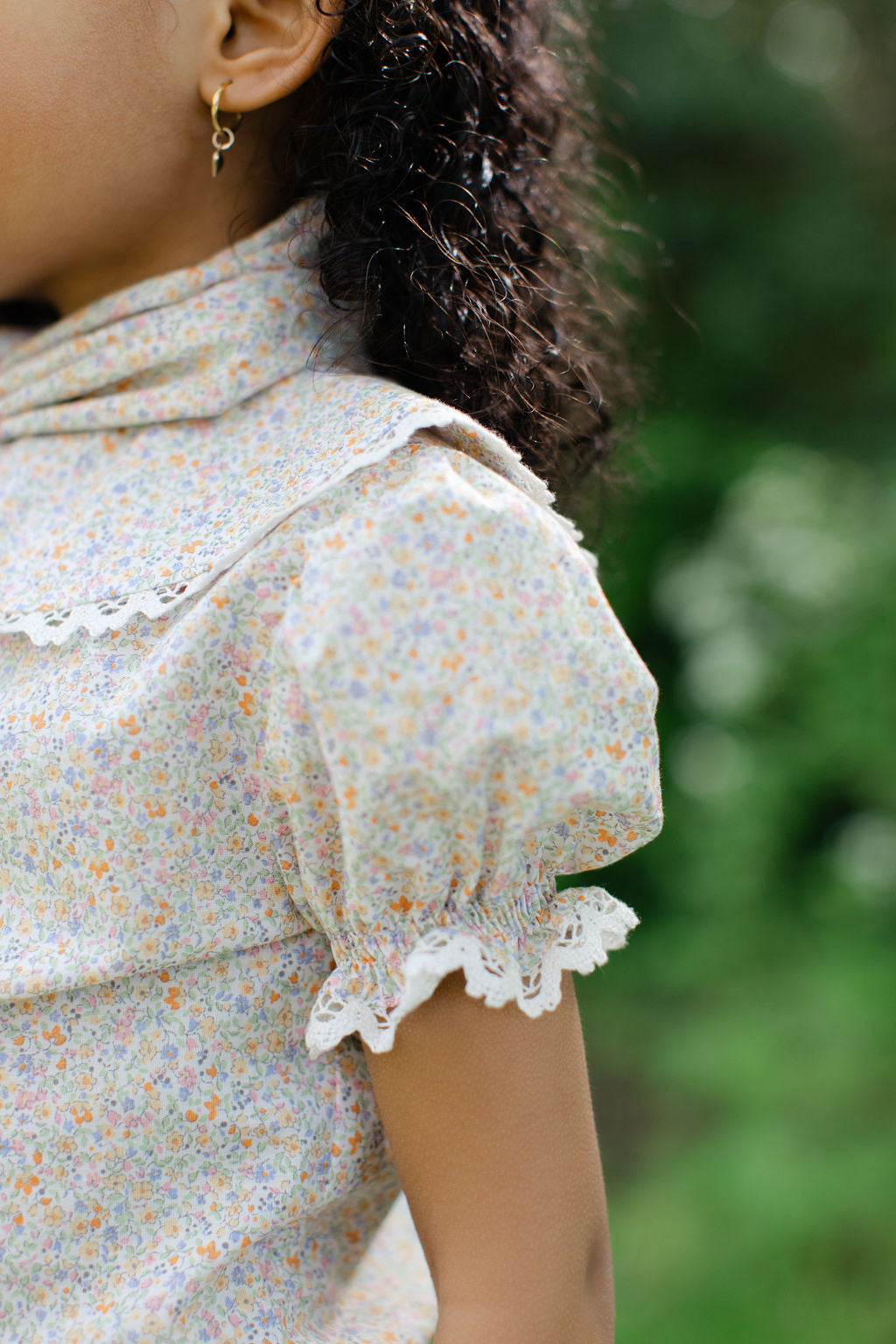 Peter Pan blouse in floral amber