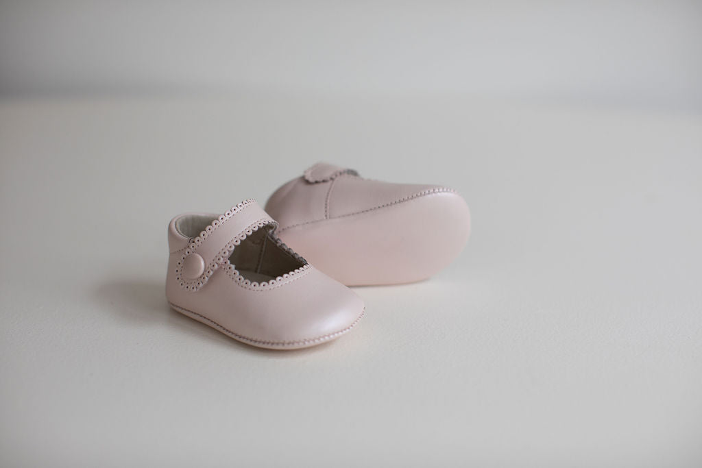 Mary-Jane pram shoes in pearly pink