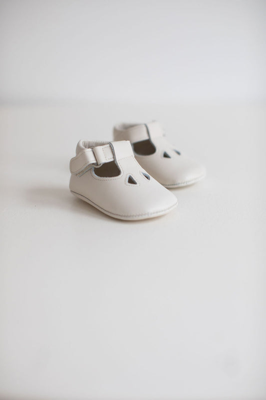 T-bar nappa pram shoes in Ivory