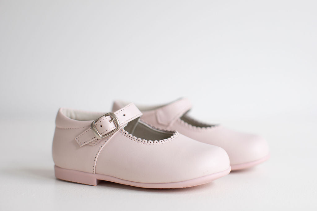 Mary Jane shoes in pink